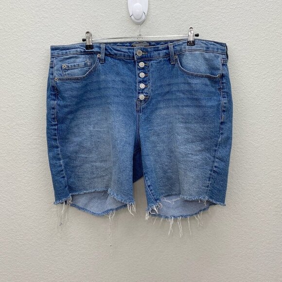 Torrid Relaxed Bermuda Classic Denim Mid Rise Cut Off Shorts 40290971 Womens 18 - Picture 1 of 6